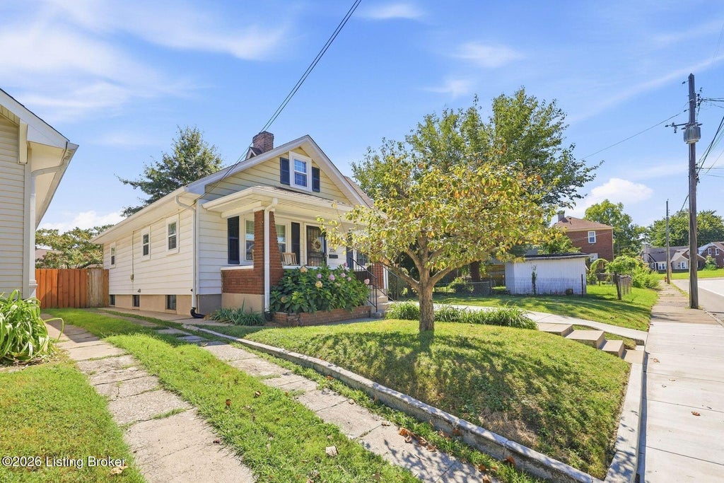 Photo of 2031 Alexander Ave, Louisville, KY 40217 (MLS # 1731414)