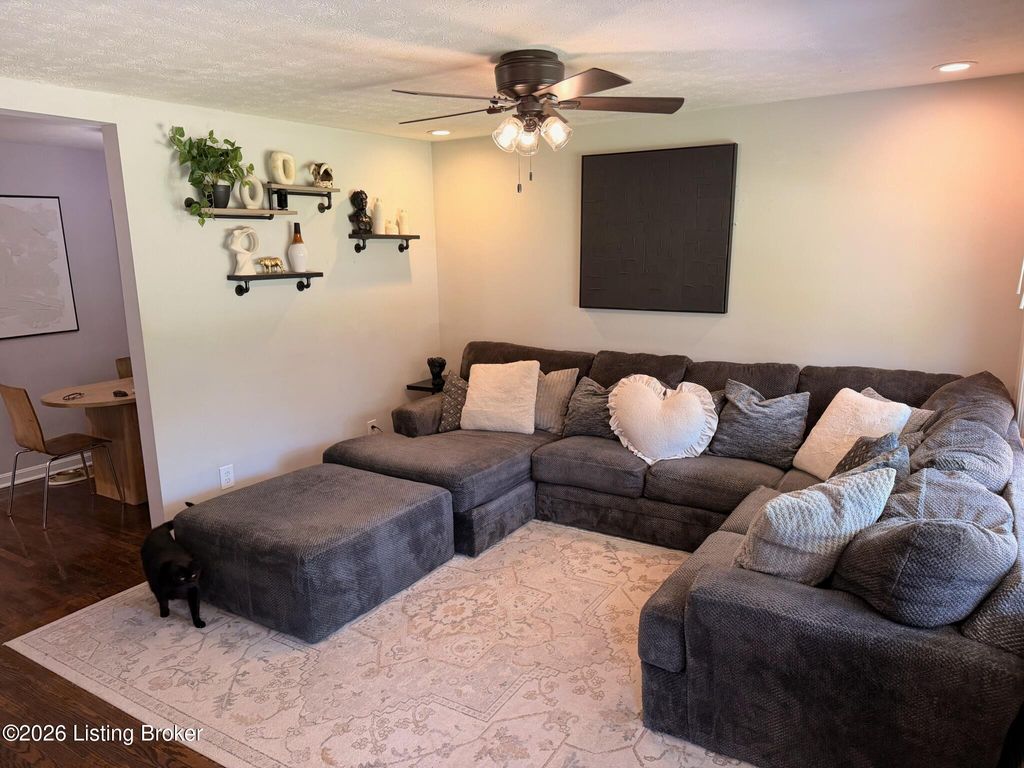 Photo of 1066 Runell Rd, Louisville, KY 40214 (MLS # 1721327)