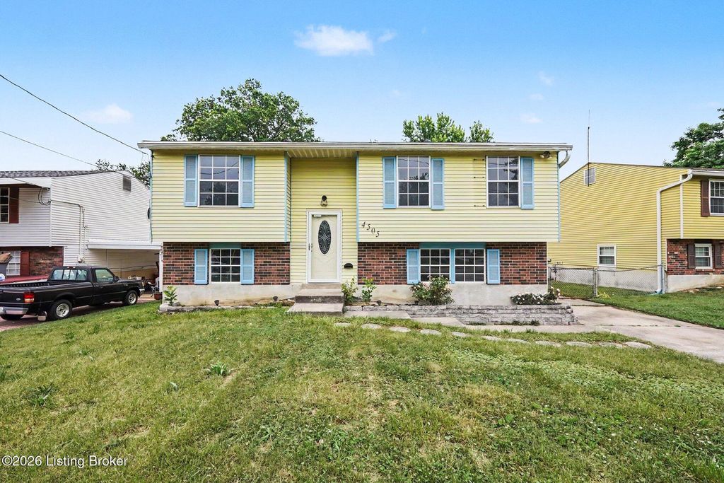 Photo of 4505 Mesa Ct, Louisville, KY 40229 (MLS # 1718511)