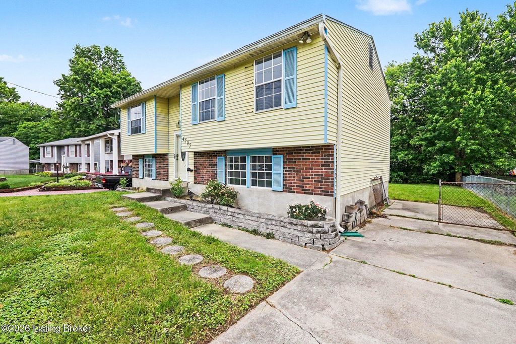 Photo of 4505 Mesa Ct, Louisville, KY 40229 (MLS # 1718511)