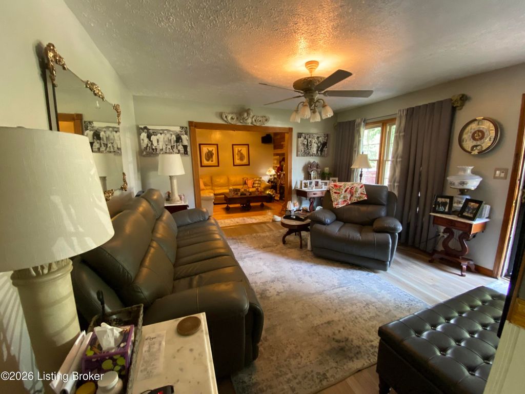 Photo of 9512 Shoshone Way, Louisville, KY 40258 (MLS # 1720866)