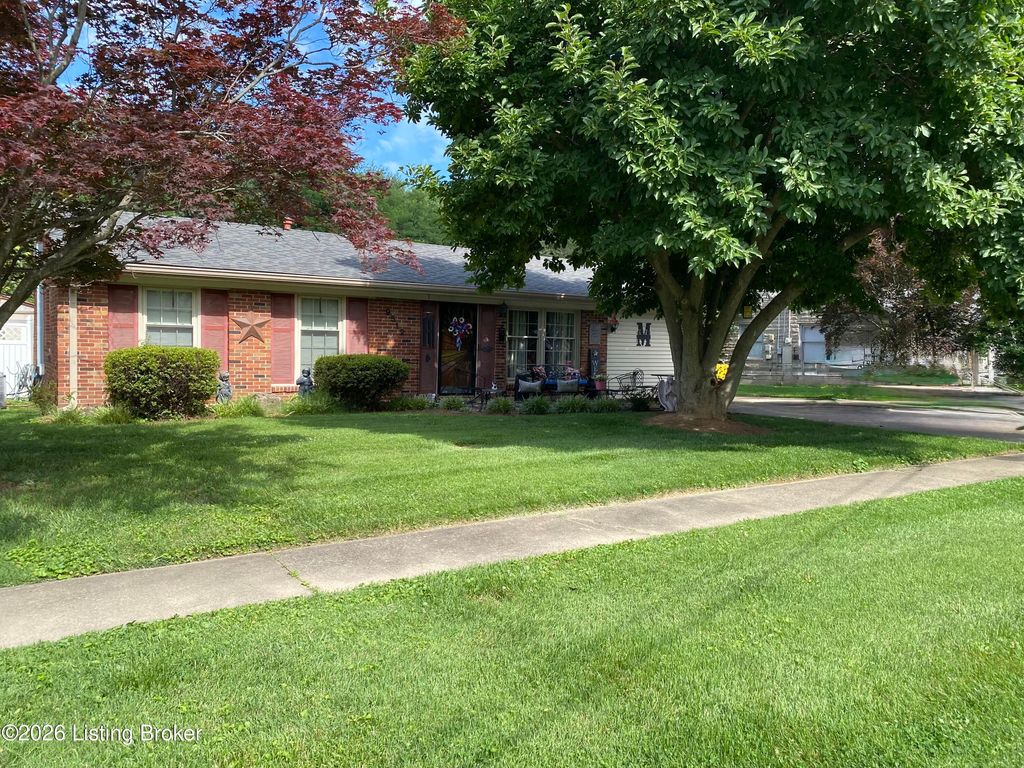 Photo of 9512 Shoshone Way, Louisville, KY 40258 (MLS # 1720866)