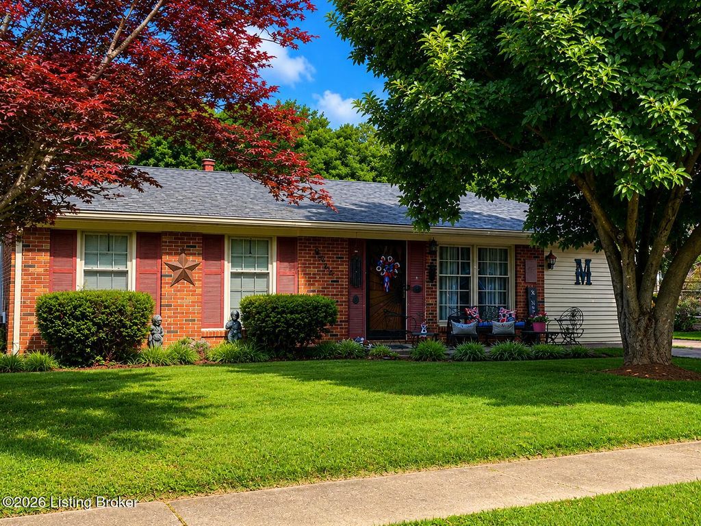 Photo of 9512 Shoshone Way, Louisville, KY 40258 (MLS # 1720866)