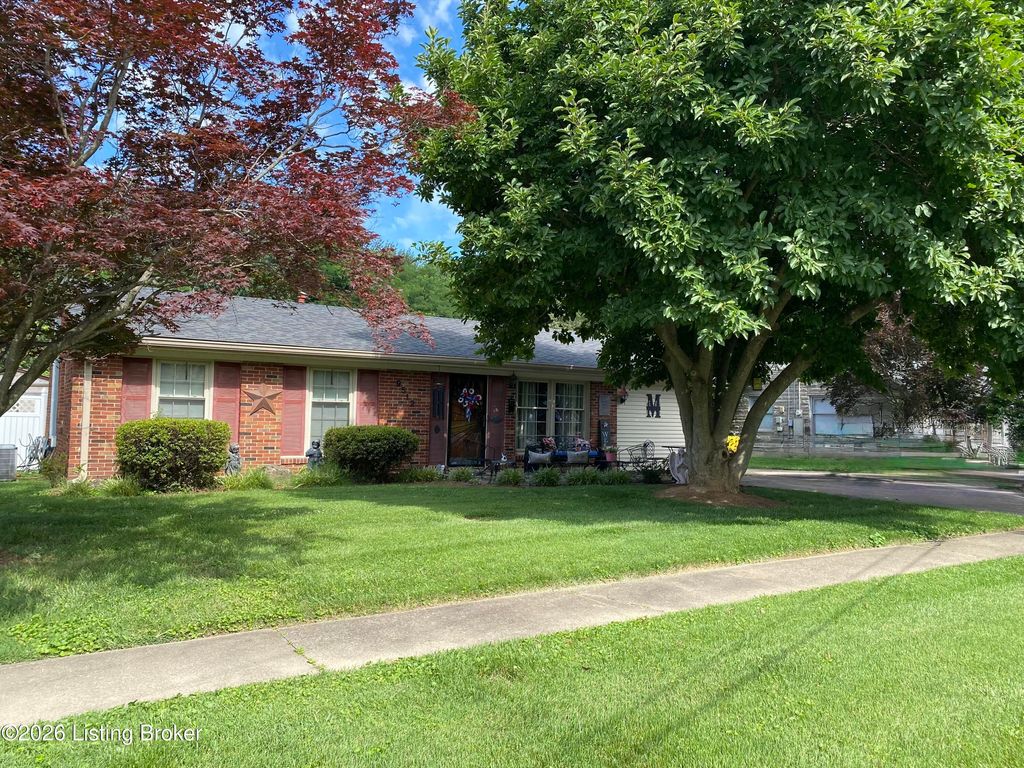 Photo of 9512 Shoshone Way, Louisville, KY 40258 (MLS # 1720866)