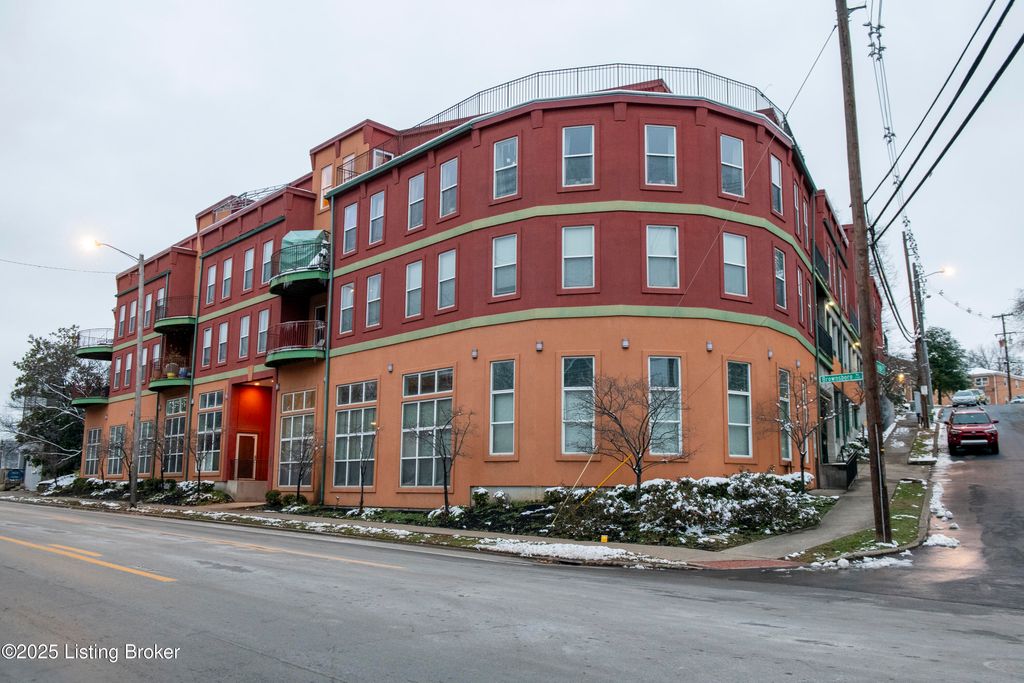 Photo of 2411 Brownsboro Rd #203, Louisville, KY 40206 (MLS # 1704759)