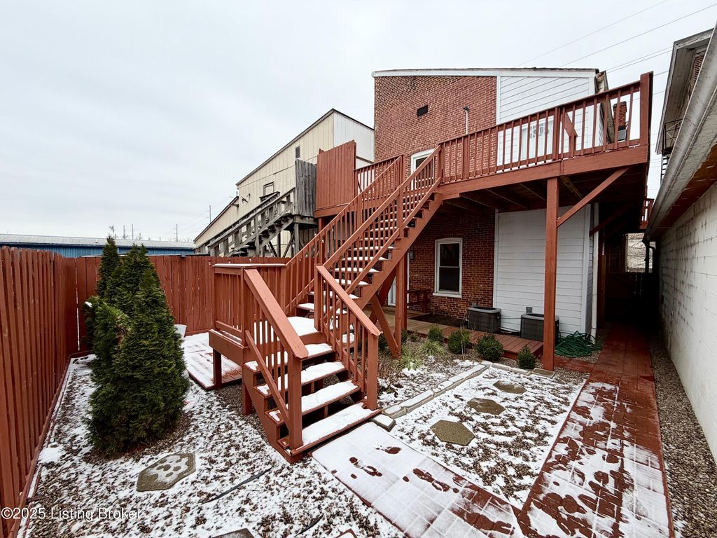 Photo of 124 N Clay St #2, Louisville, KY 40202 (MLS # 1705403)