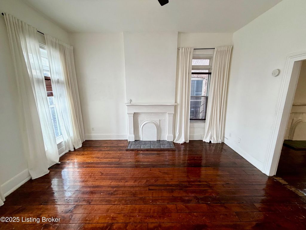 Photo of 124 N Clay St #2, Louisville, KY 40202 (MLS # 1705403)