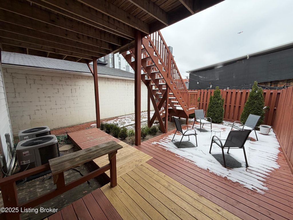 Photo of 124 N Clay St #2, Louisville, KY 40202 (MLS # 1705403)