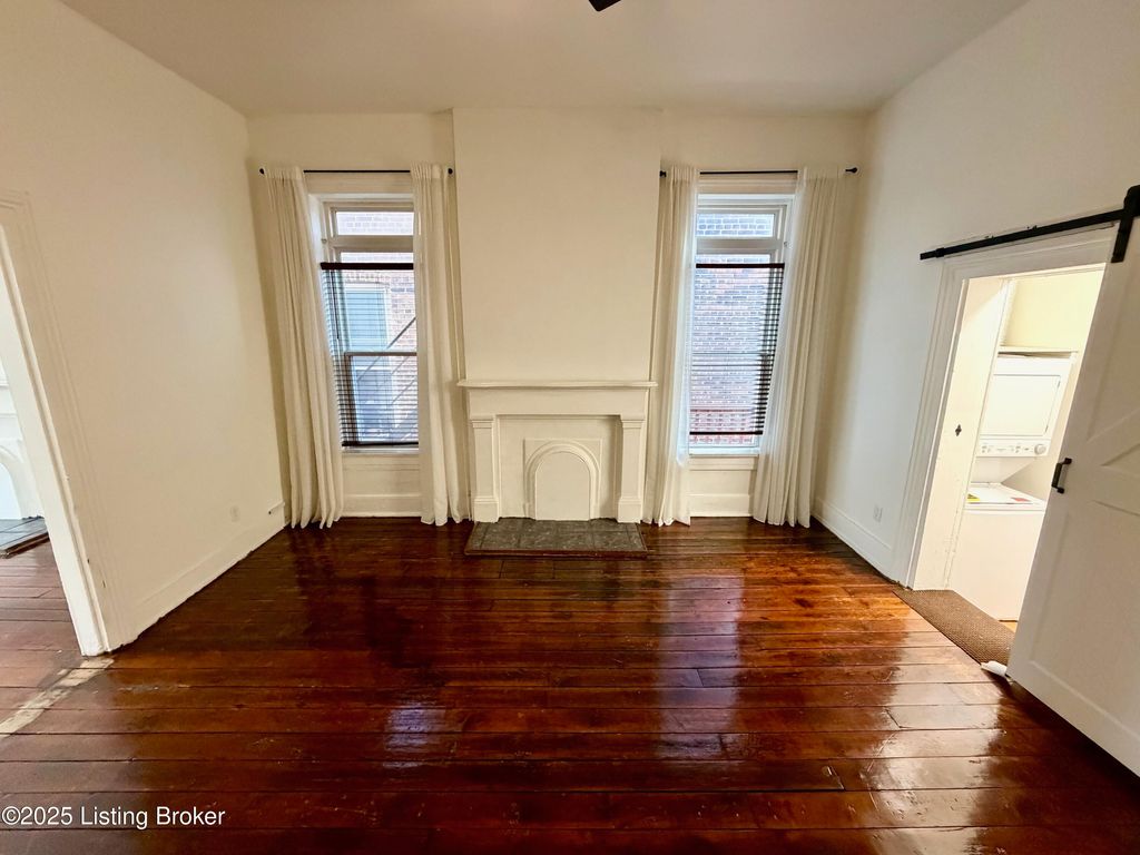 Photo of 124 N Clay St #2, Louisville, KY 40202 (MLS # 1705403)