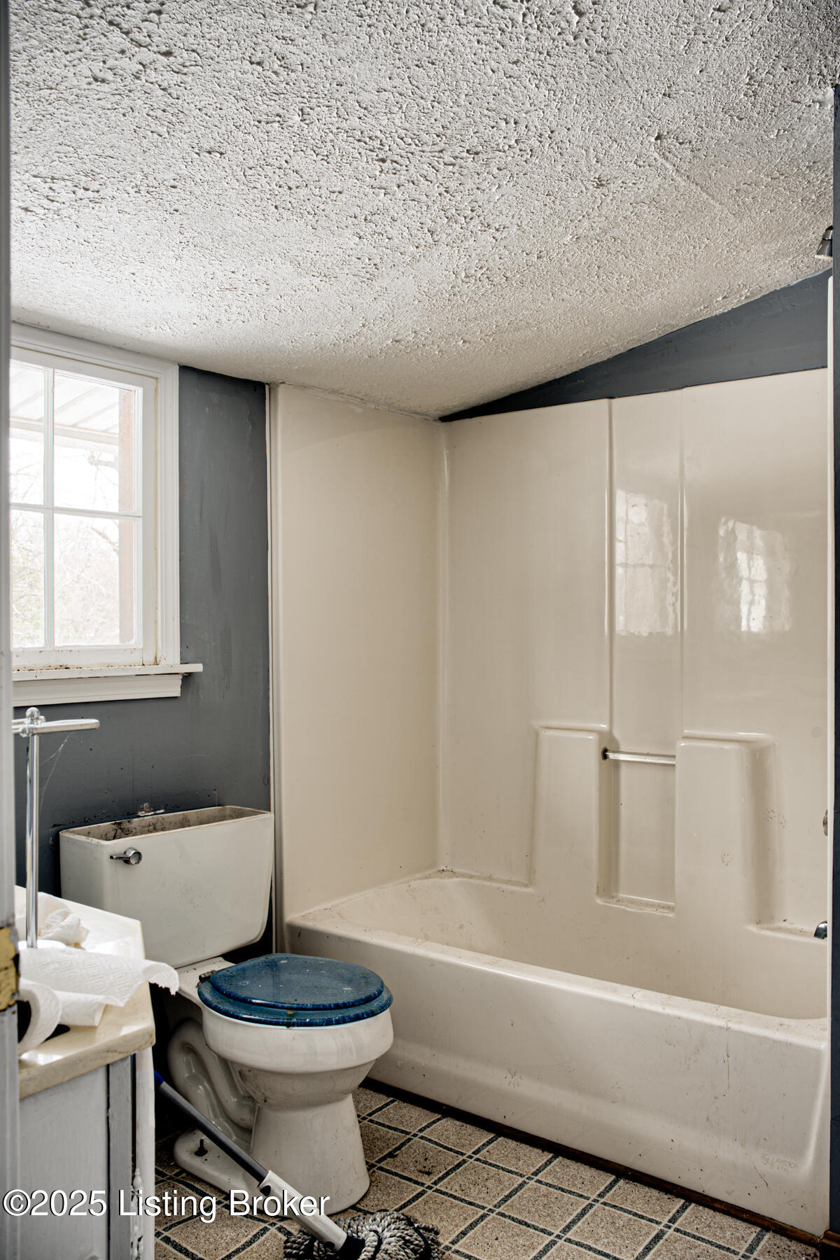 6308 Fegenbush Ln, Louisville, Kentucky image 37