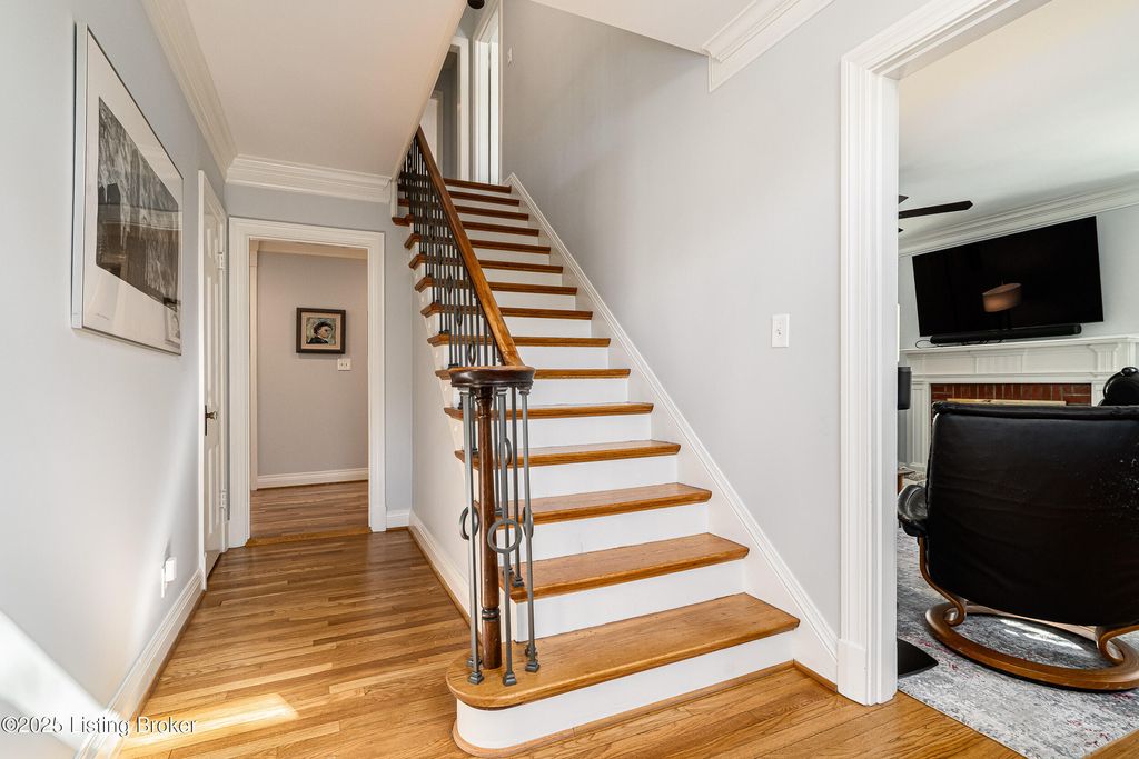 Photo of 2869 Regan Ave, Louisville, KY 40206 (MLS # 1700146)
