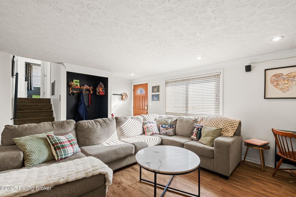 Photo of 8705 Shepherds Ct, Louisville, KY 40291 (MLS # 1706130)