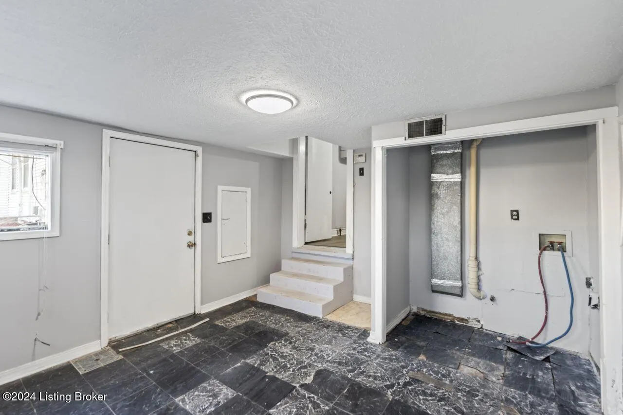 Louisville, Kentucky 40211, United States, 1 Bedroom Bedrooms, ,1 BathroomBathrooms,Residential,Active,108851