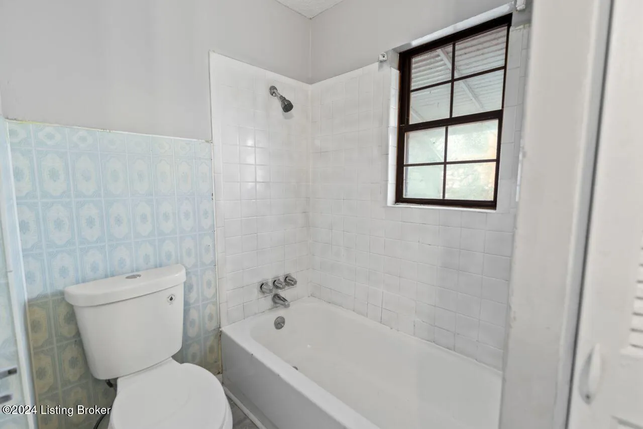 Louisville, Kentucky 40211, United States, 1 Bedroom Bedrooms, ,1 BathroomBathrooms,Residential,Active,108851