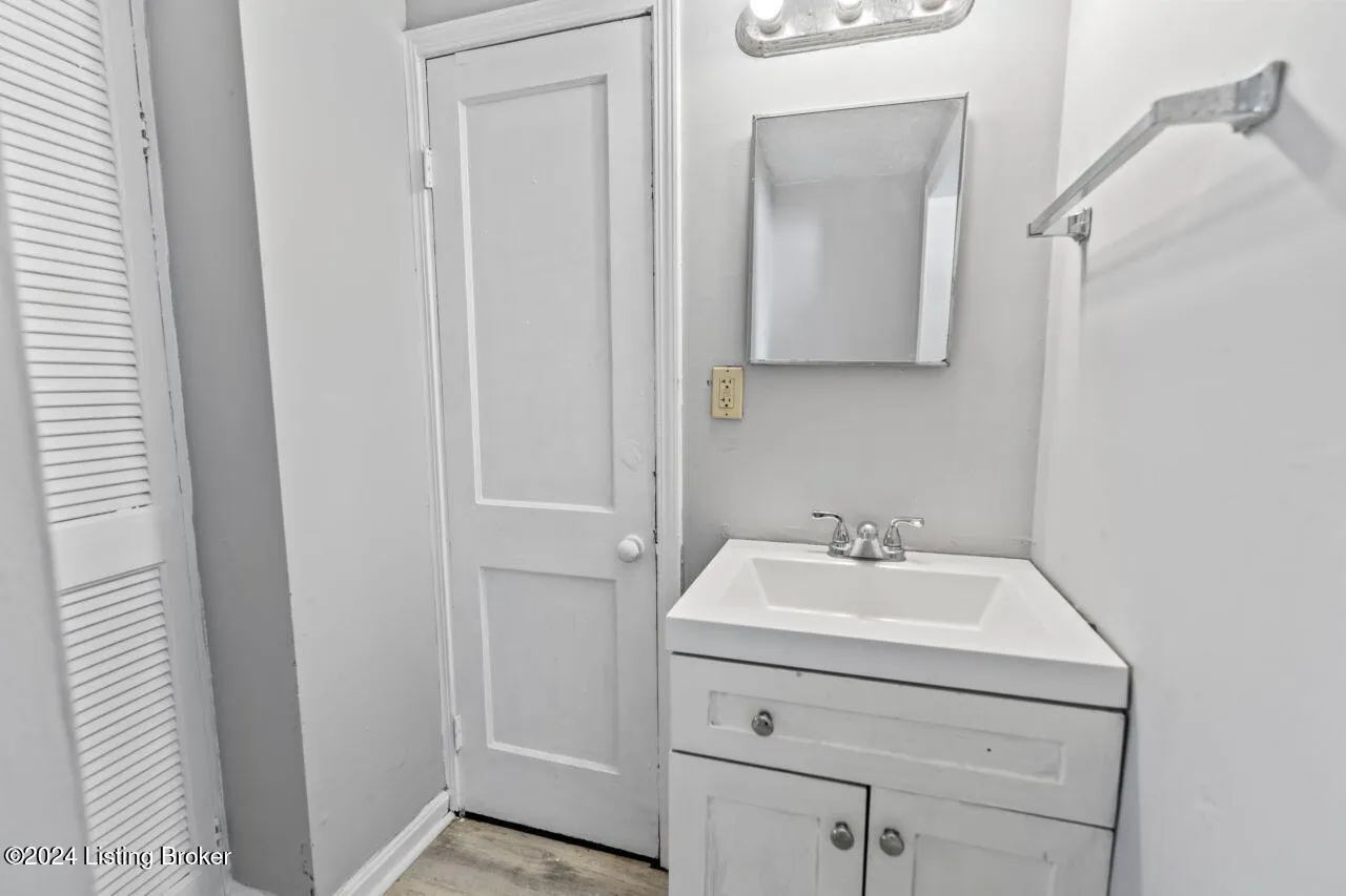 Louisville, Kentucky 40211, United States, 1 Bedroom Bedrooms, ,1 BathroomBathrooms,Residential,Active,108851