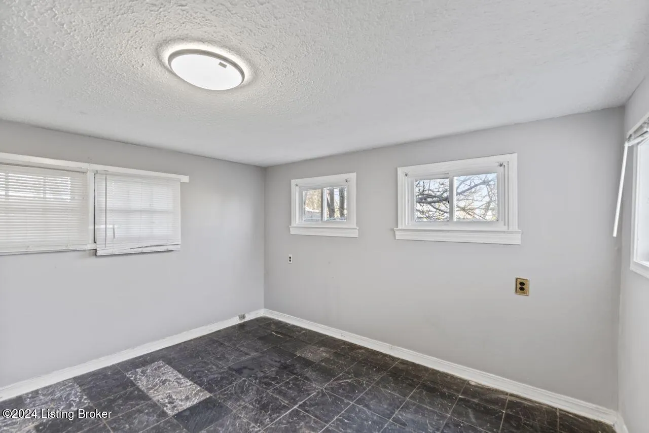 Louisville, Kentucky 40211, United States, 1 Bedroom Bedrooms, ,1 BathroomBathrooms,Residential,Active,108851
