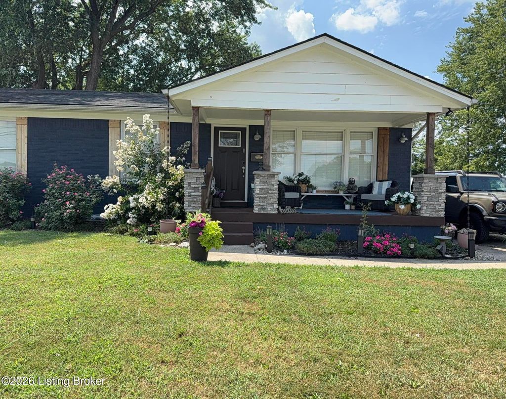 Photo of 3460 Heatherfield Dr, Louisville, KY 40216 (MLS # 1705905)