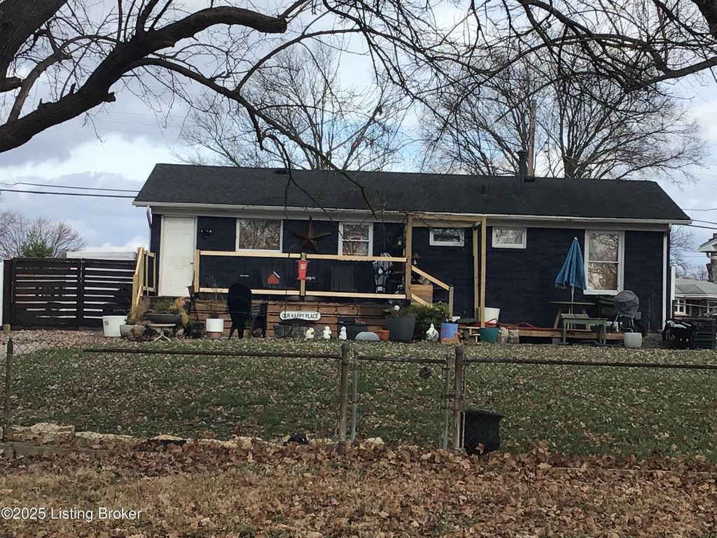 Photo of 3460 Heatherfield Dr, Louisville, KY 40216 (MLS # 1705905)