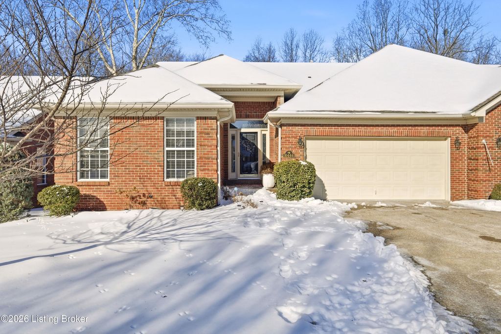 Photo of 10444 Dove Chase Cir, Louisville, KY 40299 (MLS # 1708109)
