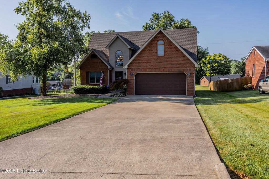 Photo of 1033 Indian Trail Trail, Lawrenceburg, KY 40342 (MLS # 1704274)
