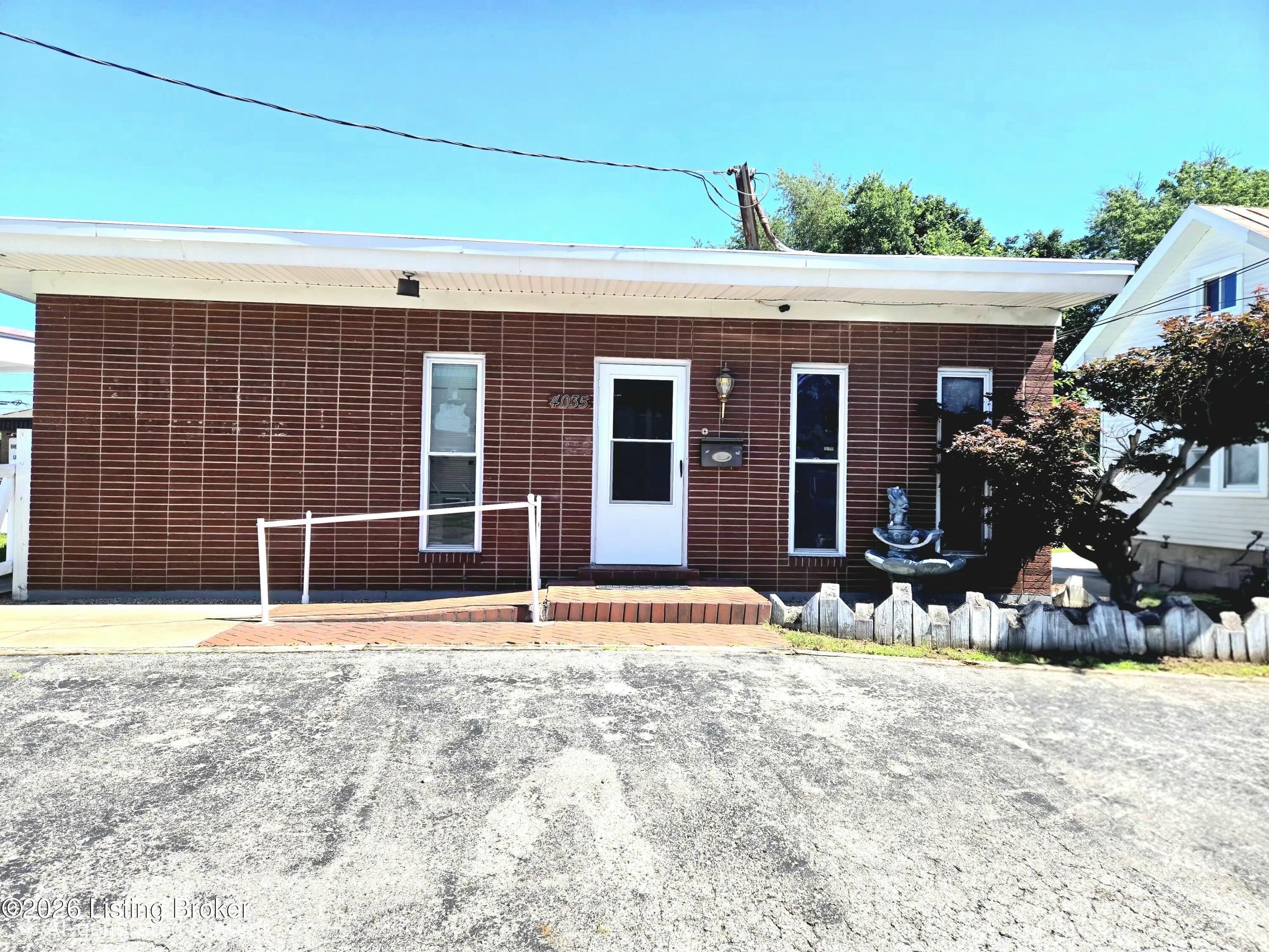 Photo 1 of 47 — 4035 Blanton Ln, Louisville, KY 40216