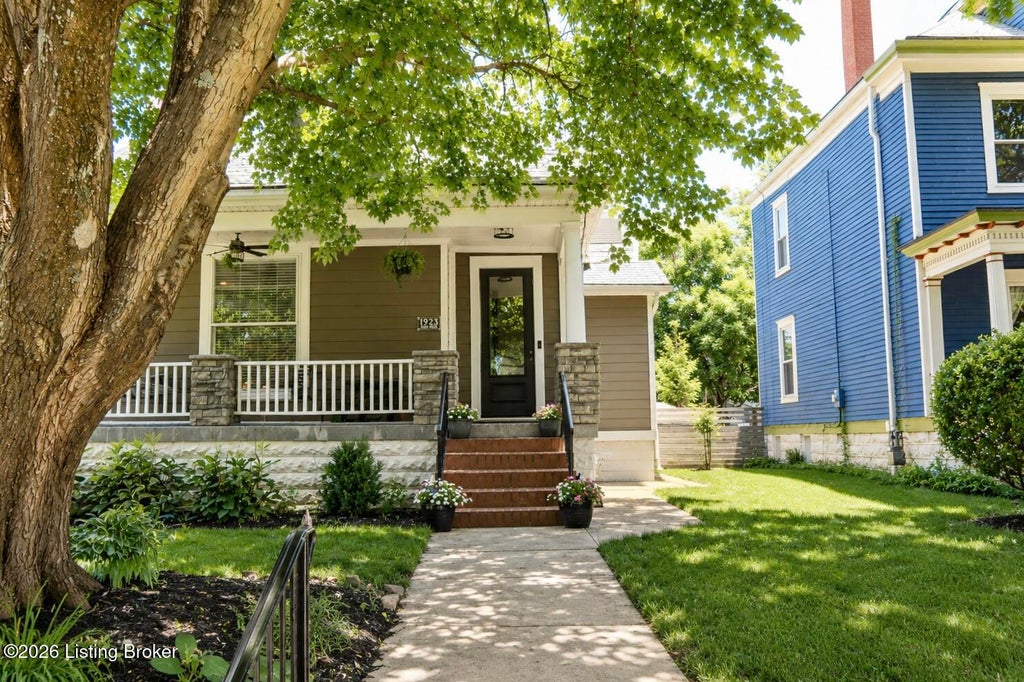 Photo of 1923 Deer Park Ave, Louisville, KY 40205 (MLS # 1723411)
