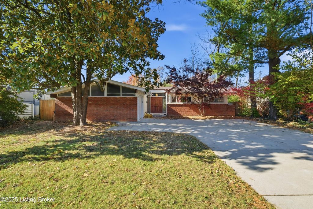 Photo of 3742 Chatham Rd, Louisville, KY 40218 (MLS # 1703776)