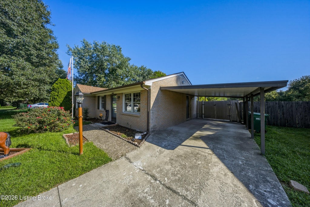 Photo of 6108 Mount Washington Rd, Louisville, KY 40229 (MLS # 1728291)