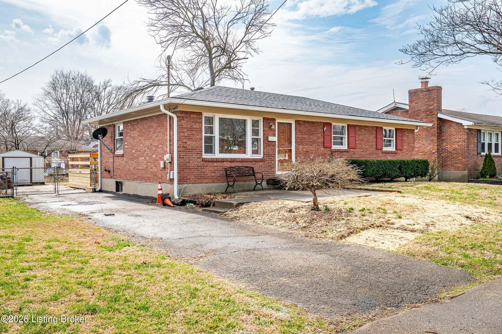 Photo of 2806 Conroy Pl, Louisville, KY 40218 (MLS # 1710642)