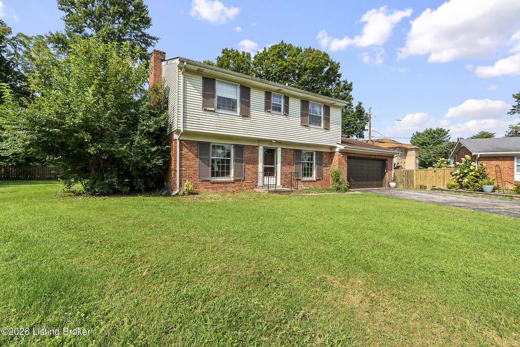 Photo of 9804 Wildwood Ct, Louisville, KY 40223 (MLS # 1726004)