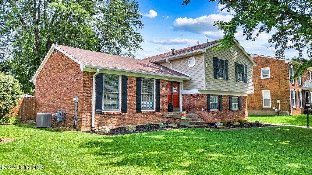 Photo of 4205 San Marcos Rd, Jeffersontown, KY 40299 (MLS # 1720017)