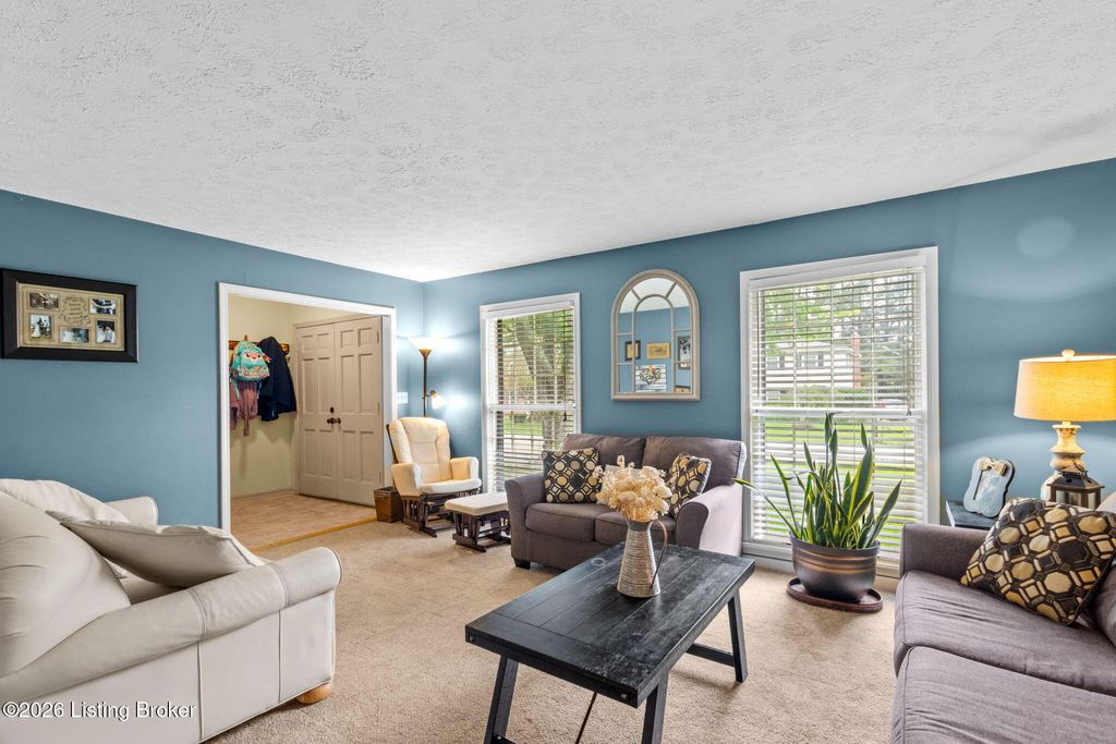 Photo of 4205 San Marcos Rd, Jeffersontown, KY 40299 (MLS # 1720017)