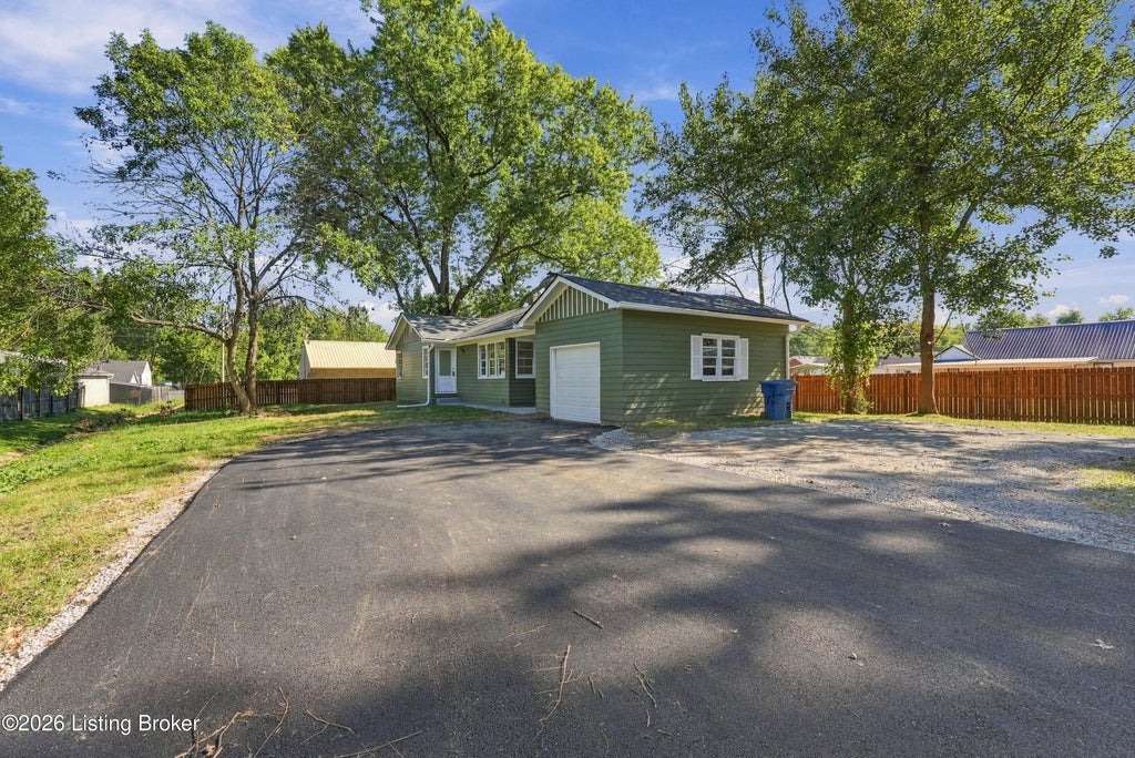 Photo of 7723 Dingle Dell Rd, Louisville, KY 40214 (MLS # 1731492)