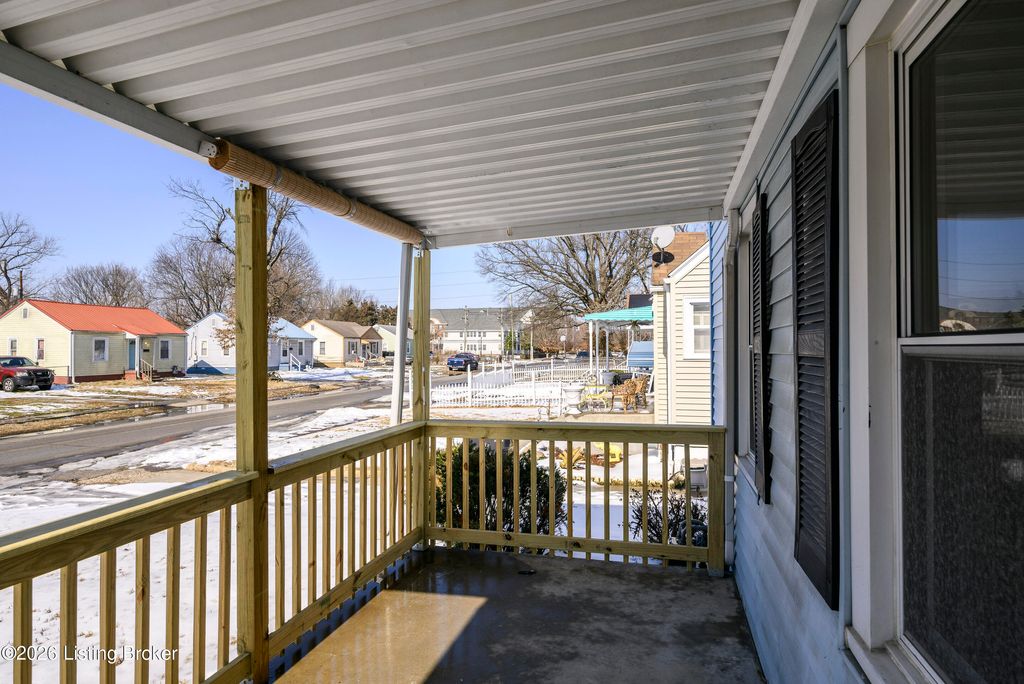 Photo of 1811 Beech St, Louisville, KY 40210 (MLS # 1711910)
