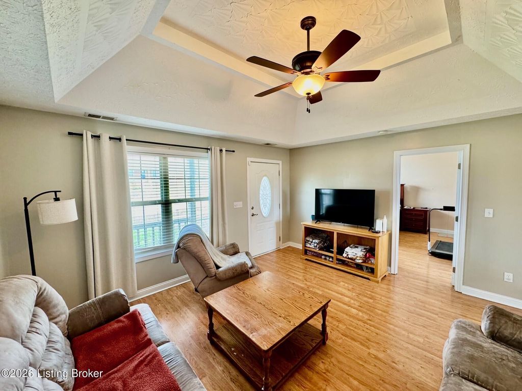 Photo of 215 Oak Dr, Springfield, KY 40069 (MLS # 1712099)