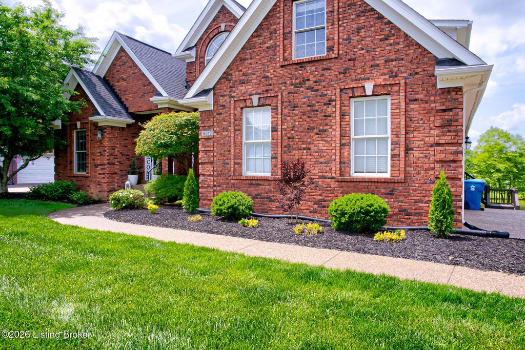 Photo of 9019 Geneva Cir, Prospect, KY 40059 (MLS # 1717738)