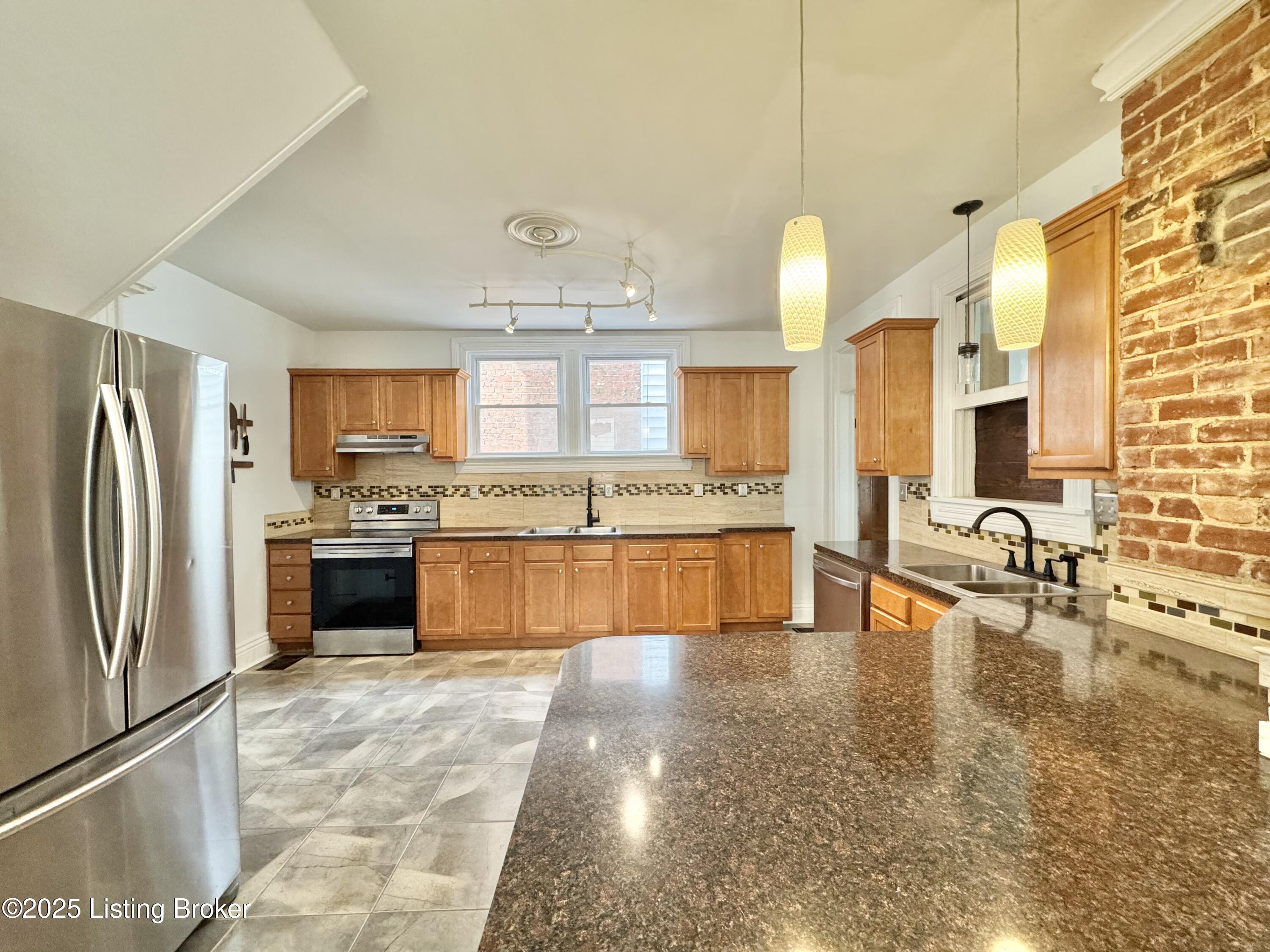 933 Charles St, Louisville, Pennsylvania image 1