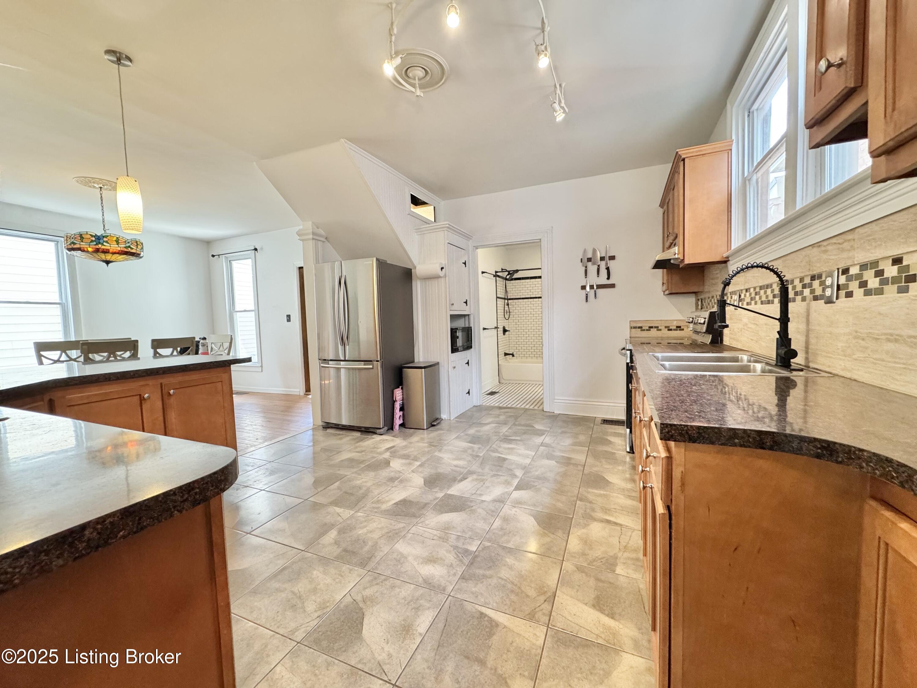 933 Charles St, Louisville, Pennsylvania image 22