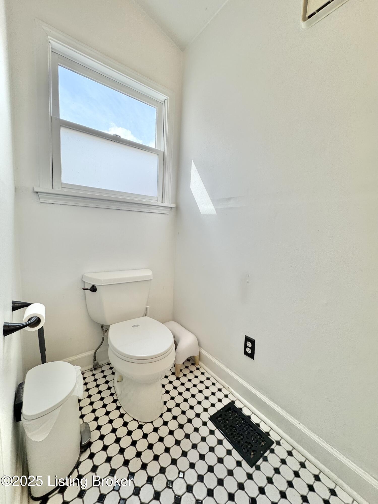 933 Charles St, Louisville, Pennsylvania image 26