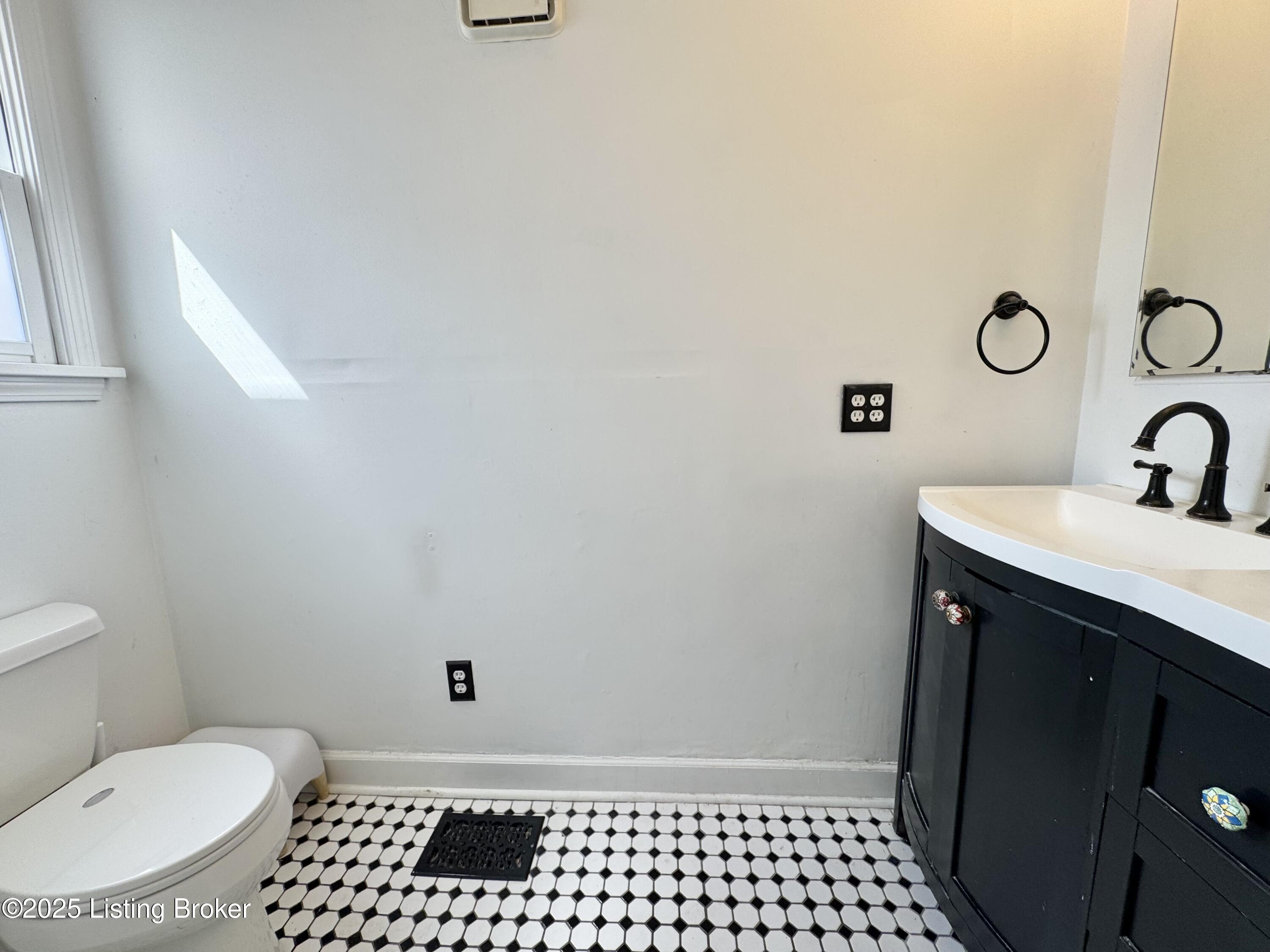 933 Charles St, Louisville, Pennsylvania image 25