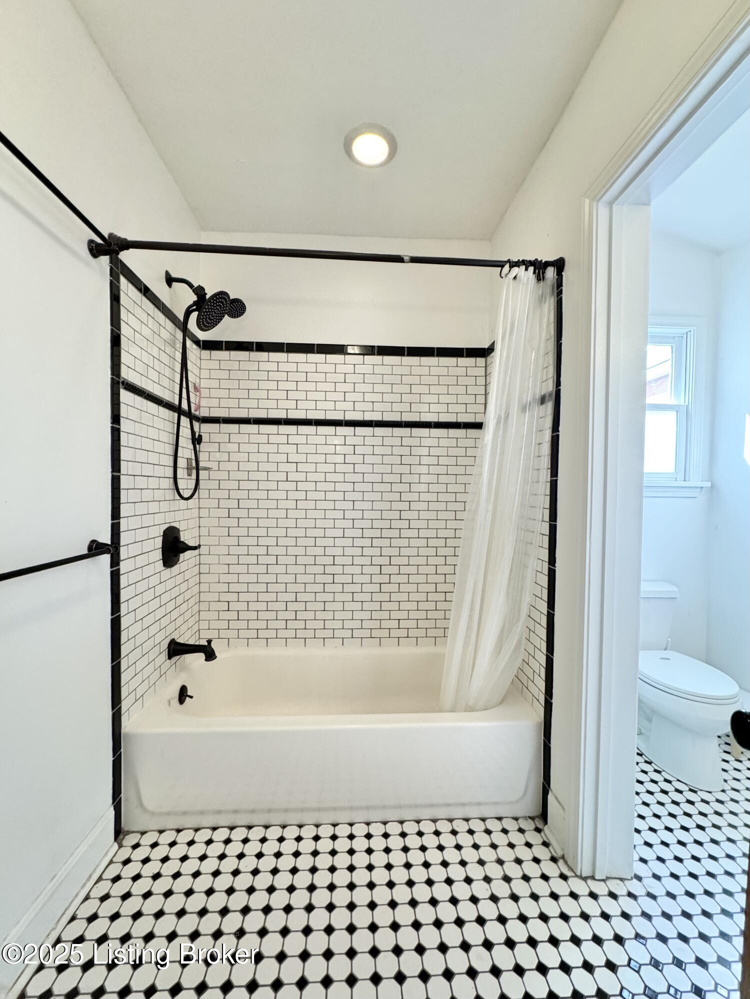 933 Charles St, Louisville, Pennsylvania image 27