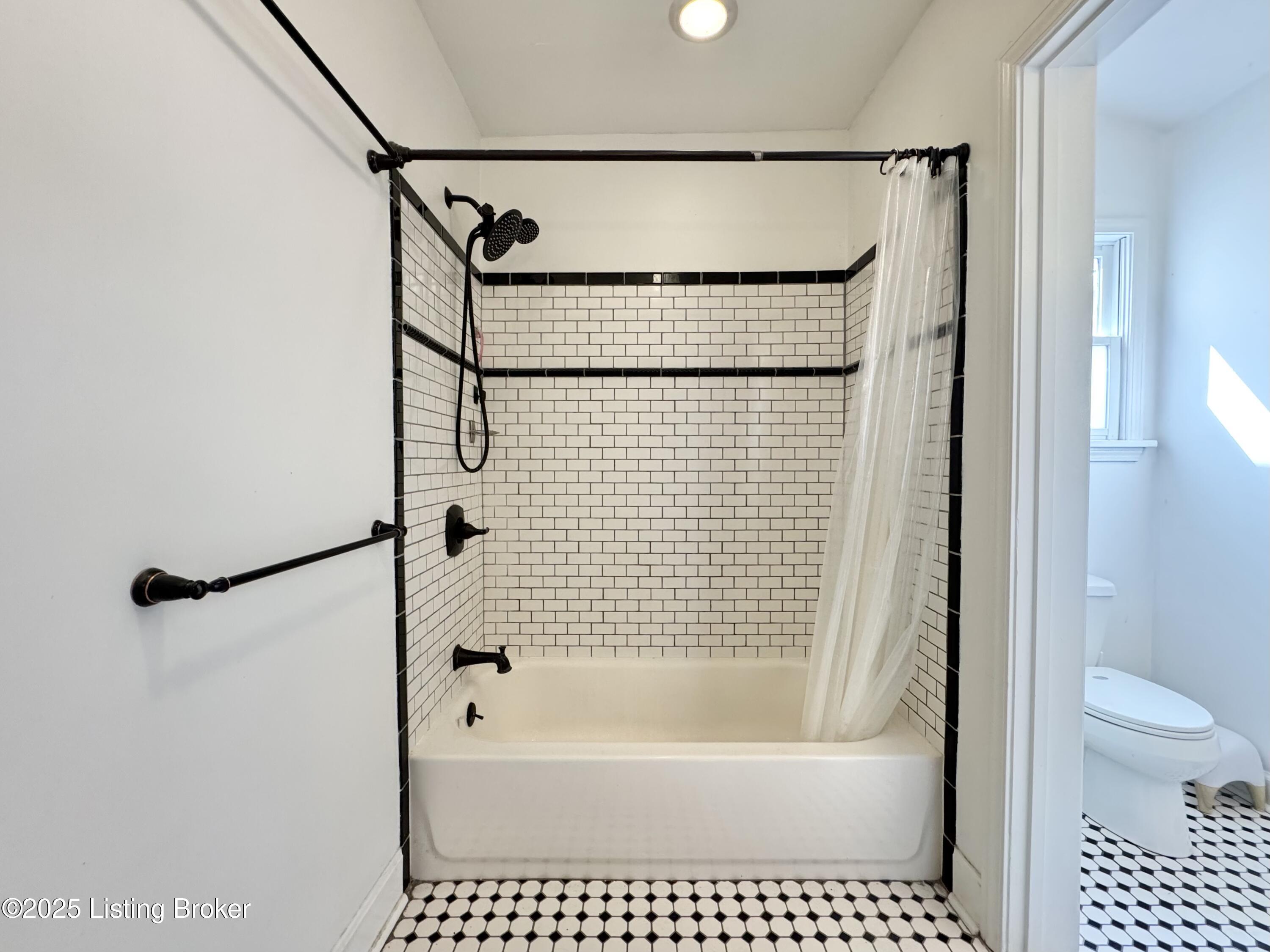 933 Charles St, Louisville, Pennsylvania image 24