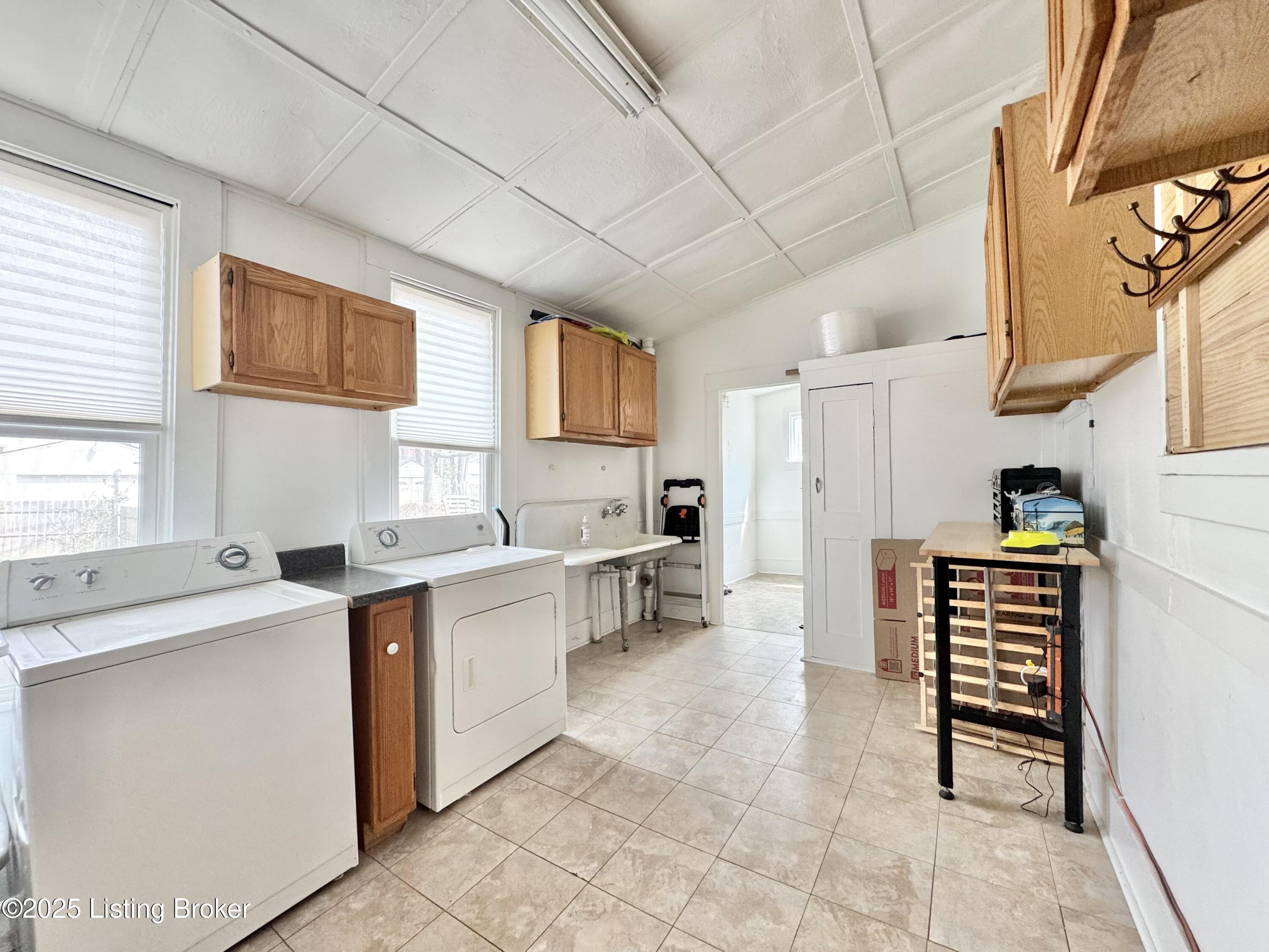 933 Charles St, Louisville, Pennsylvania image 28