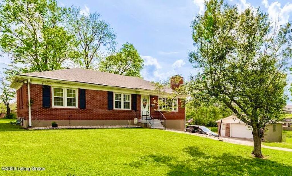 Photo of 1082 Forrest View Dr, Louisville, KY 40219 (MLS # 1714820)