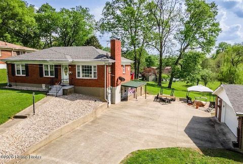Photo of 1082 Forrest View Dr, Louisville, KY 40219 (MLS # 1714820)