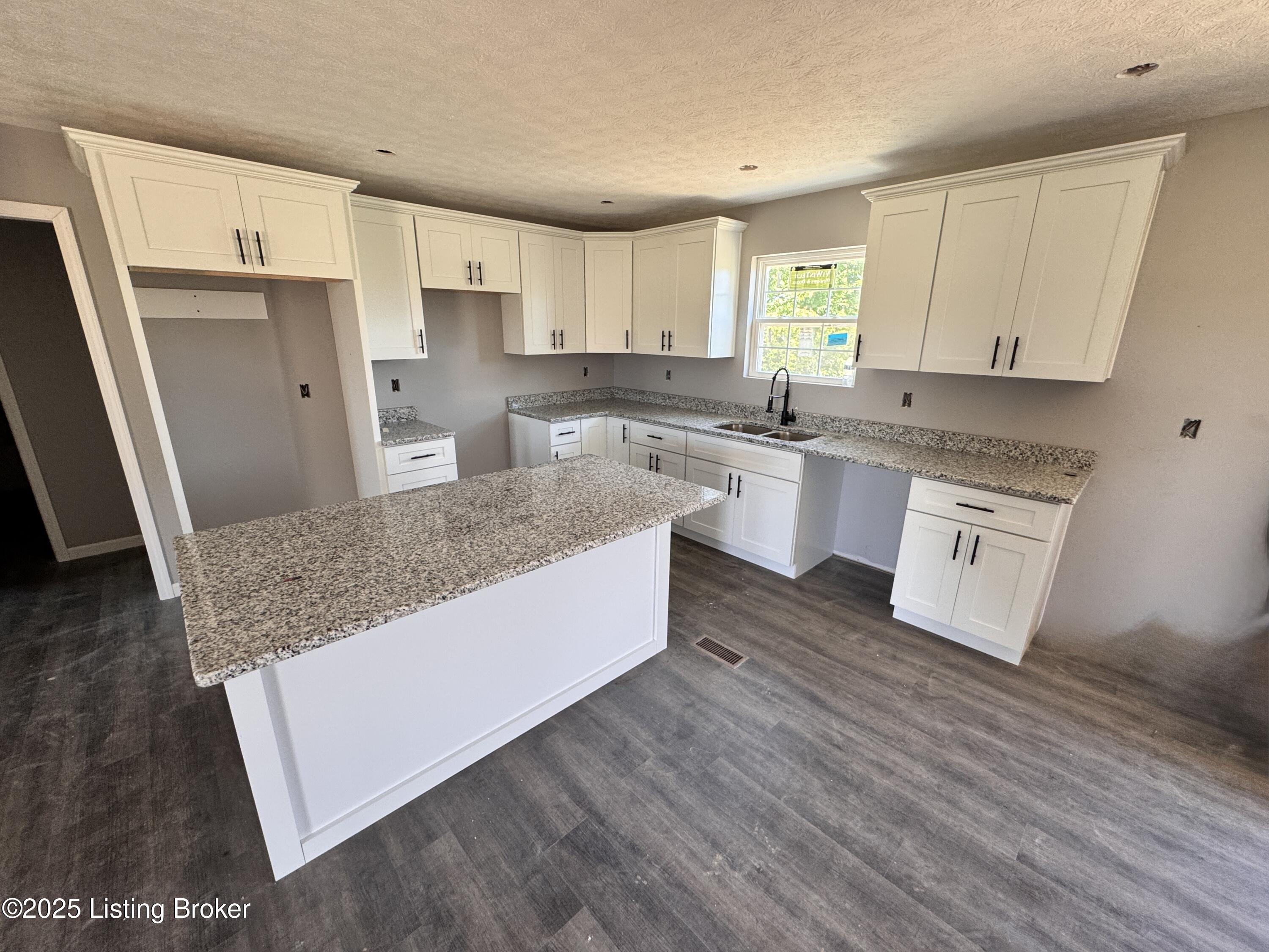 3434 Rhodelia Rd Rd, Payneville, Kentucky image 2