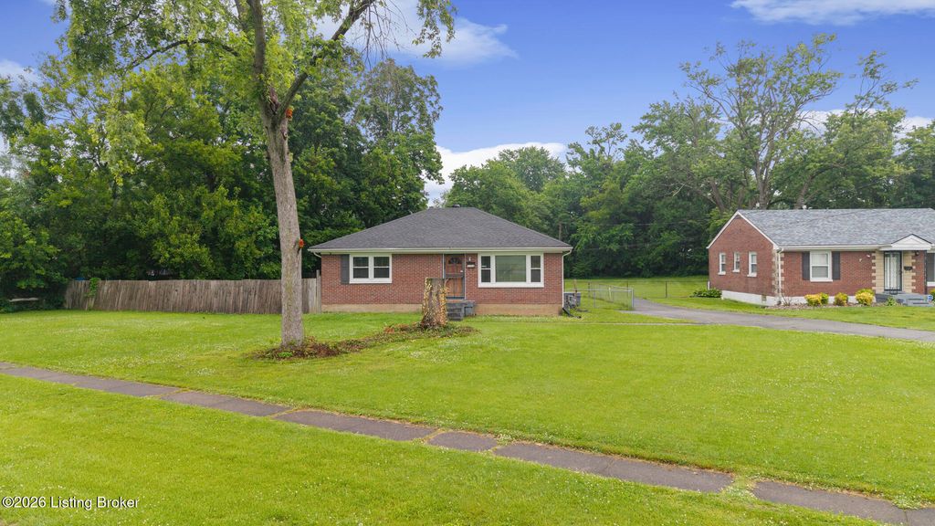 Photo of 1703 Cardinal Ct, Louisville, KY 40216 (MLS # 1719520)