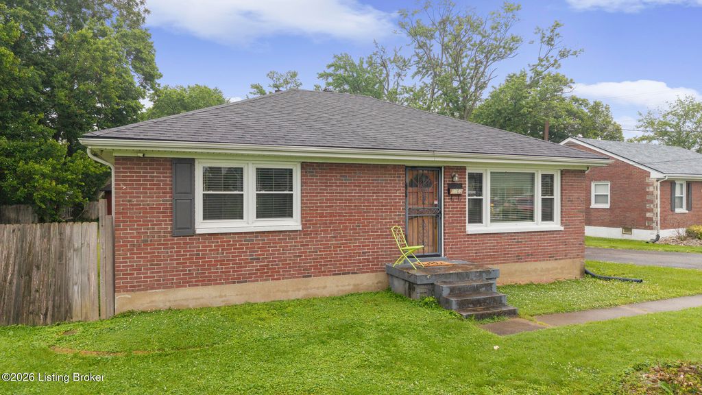 Photo of 1703 Cardinal Ct, Louisville, KY 40216 (MLS # 1719520)