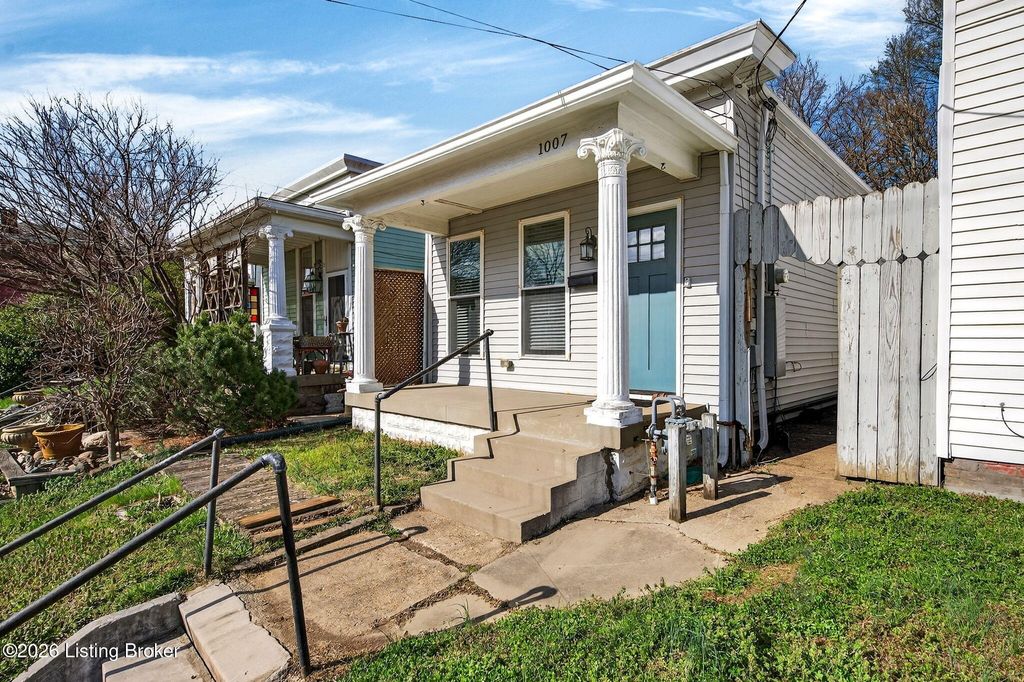 Photo of 1007 Goss Ave, Louisville, KY 40217 (MLS # 1711772)