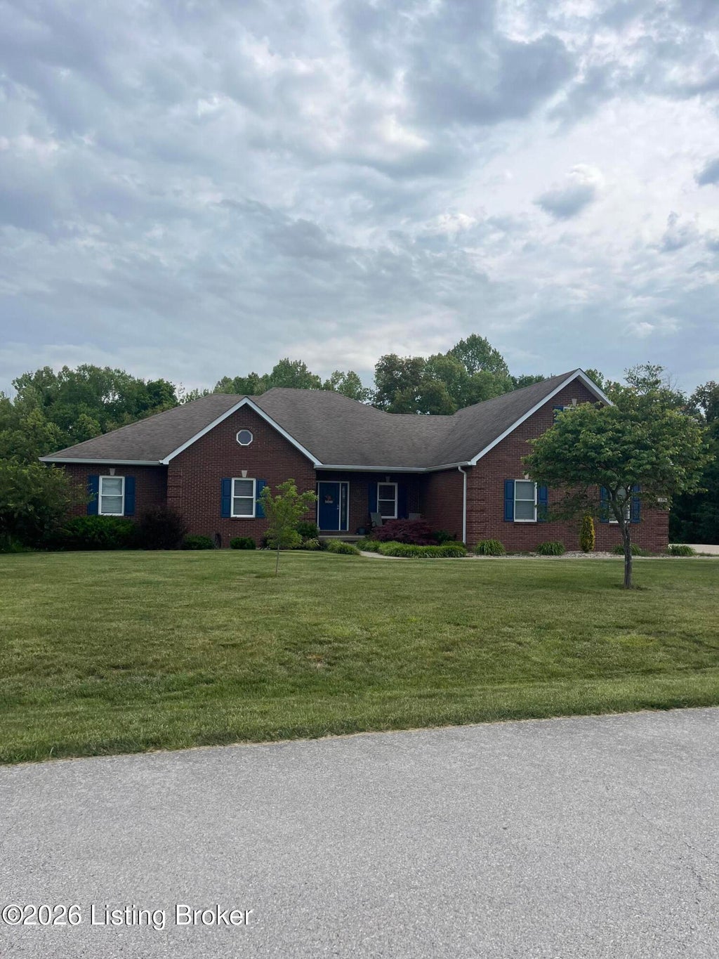 Photo of 330 Stonebriar Dr, Elizabethtown, KY 42701 (MLS # 1729206)